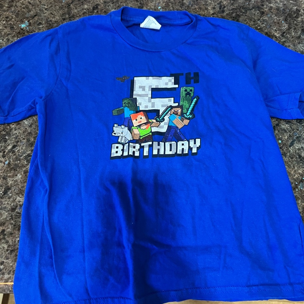 Boys Minecraft 5th birthday shirt size small (fits like a size 6t)